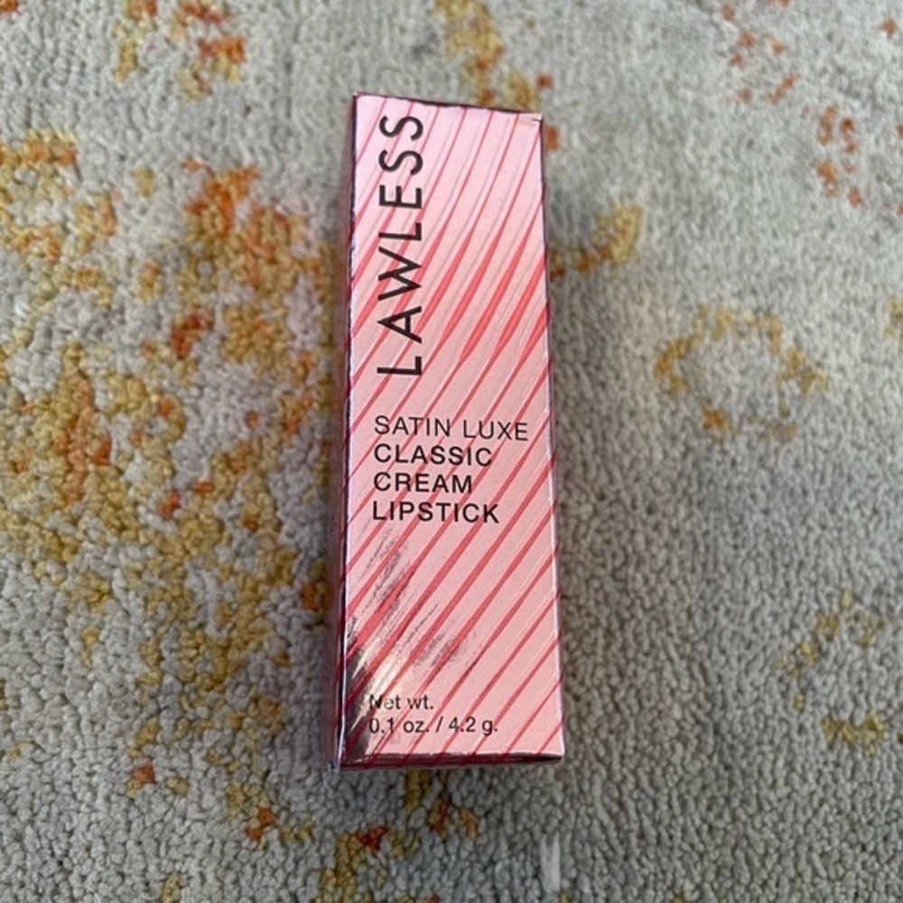 NIB Lawless Fawn Satin Luxe Classic Cream Lipstick